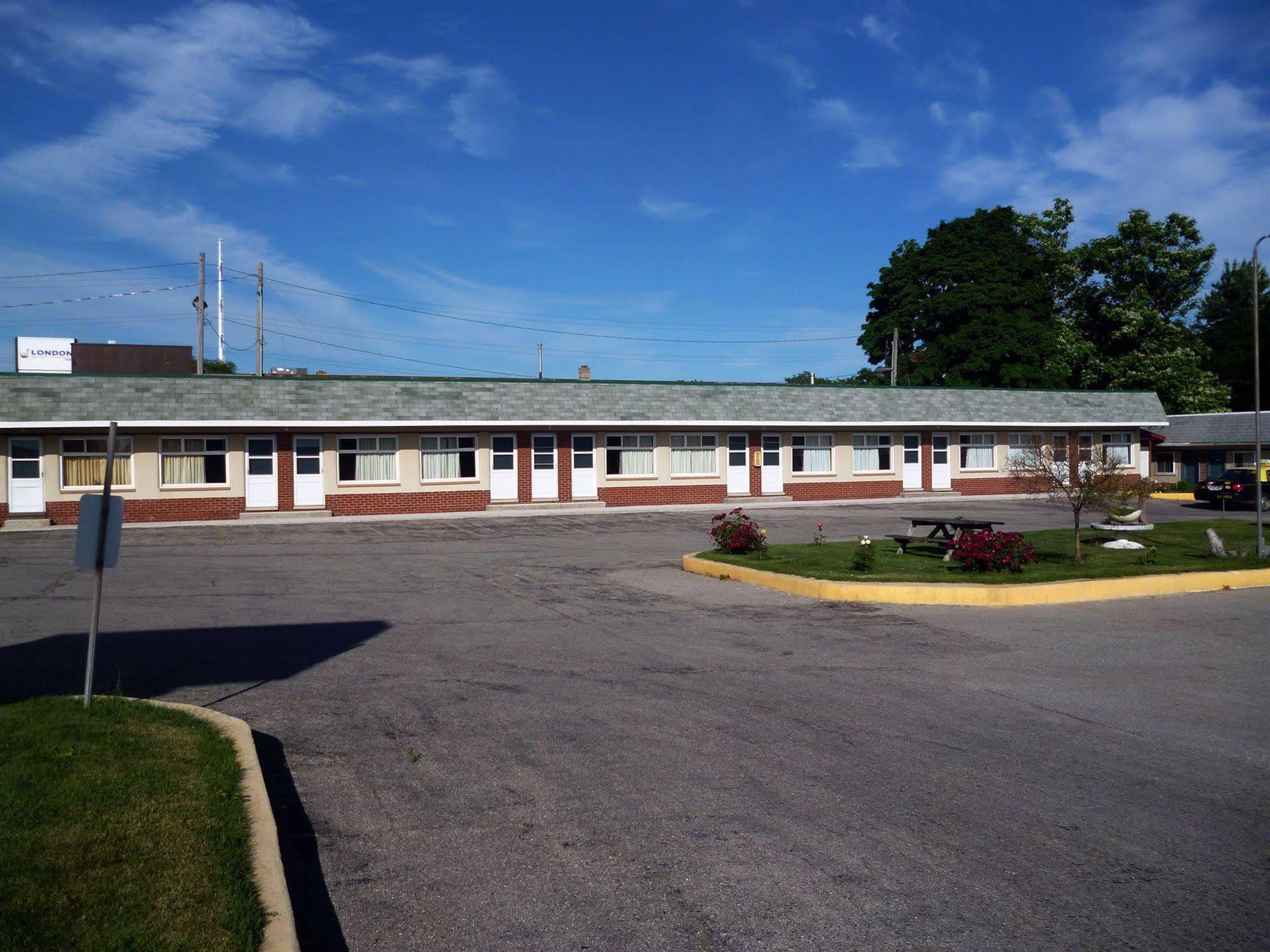 Maple Glen Motel London Extérieur photo